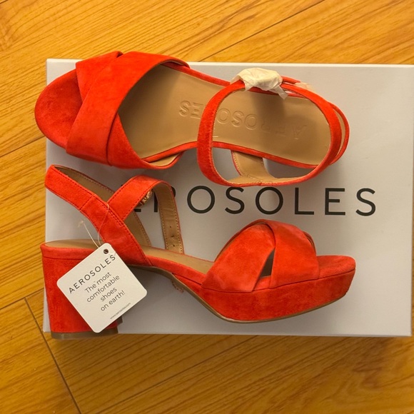 Aerosoles Red Suede platform sandals - Picture 2 of 3